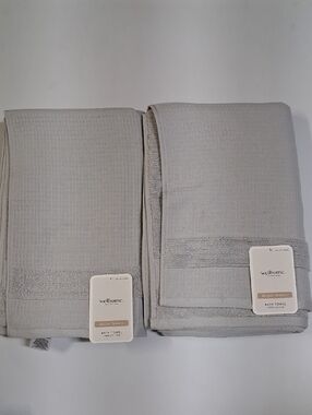 NWT Welhome Light Gray Waffle Texture Bath Towels - Set of 2